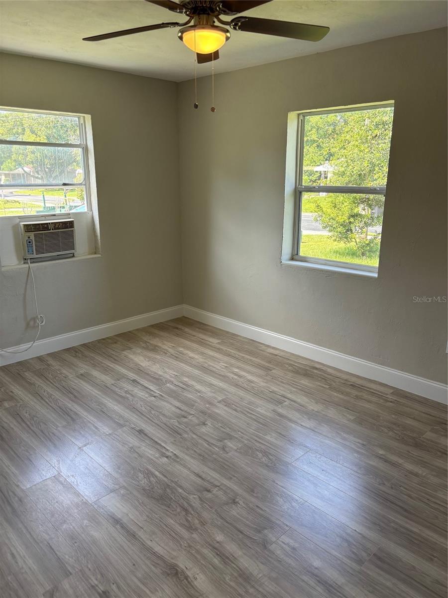 Image 6 of 8 For 1805 Riley Avenue