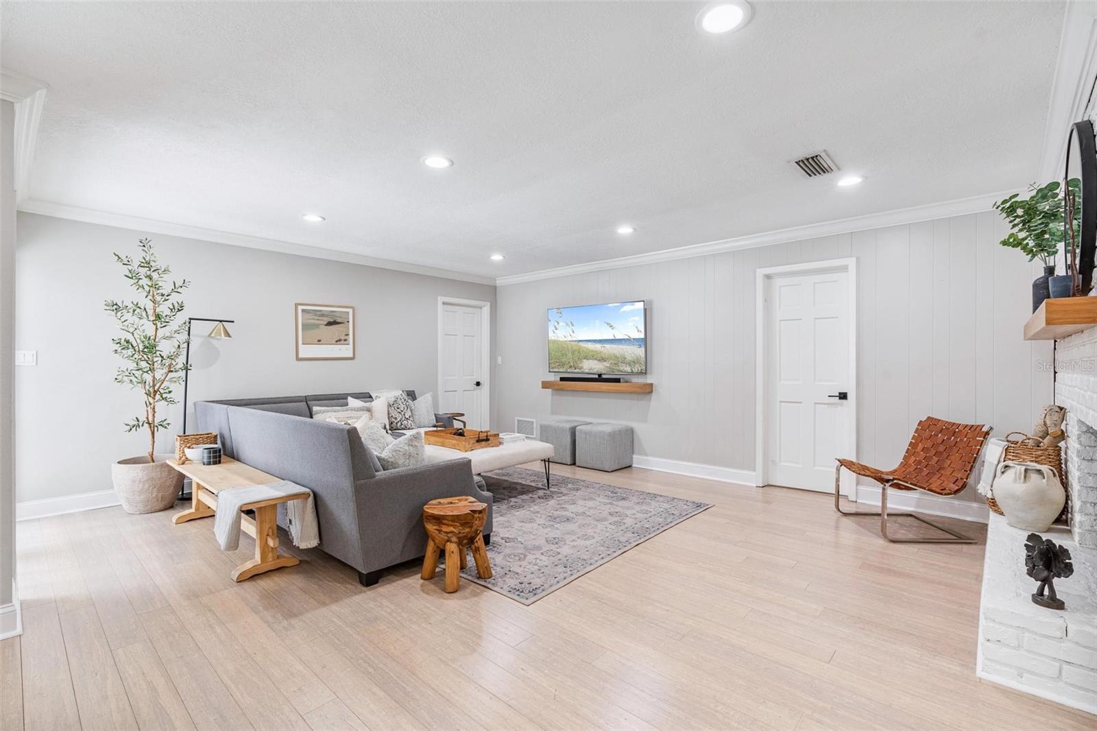 Image 12 of 41 For 2233 Leu Road