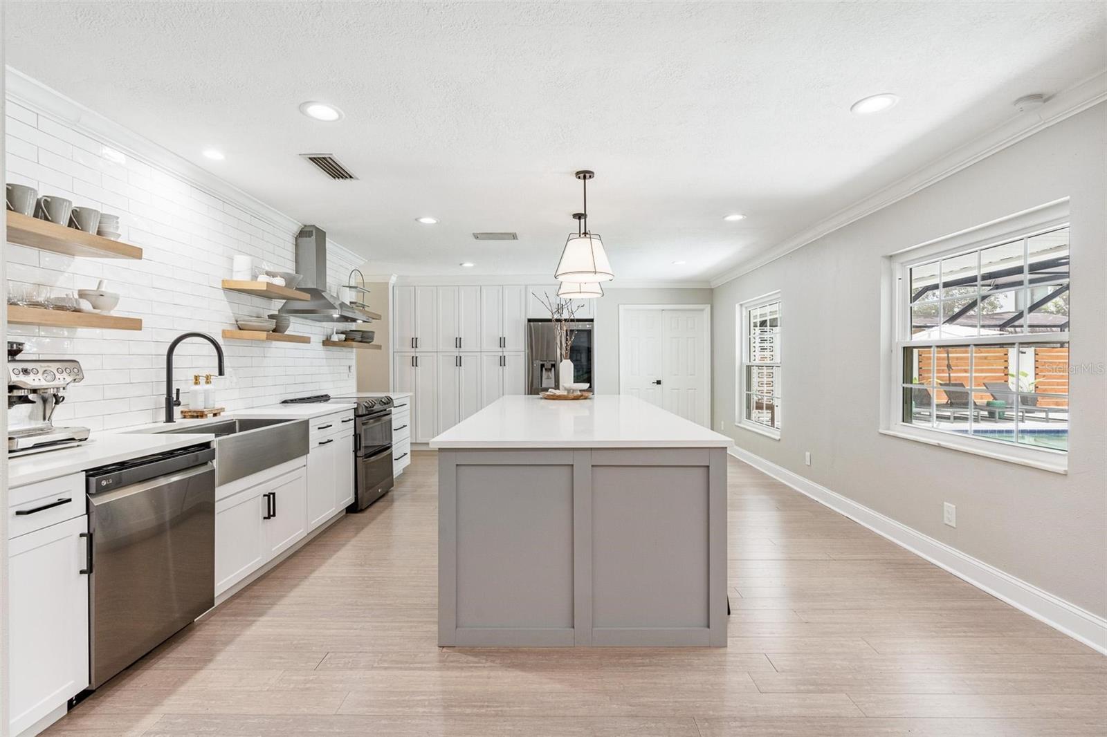Image 7 of 41 For 2233 Leu Road