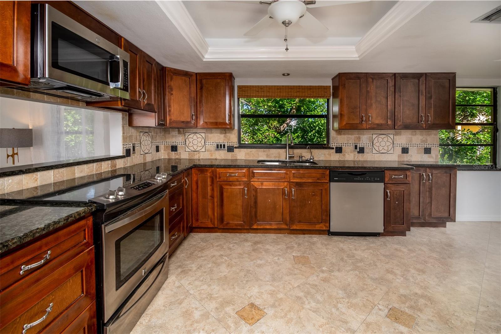 Image 10 of 33 For 2504 Hibiscus Drive W