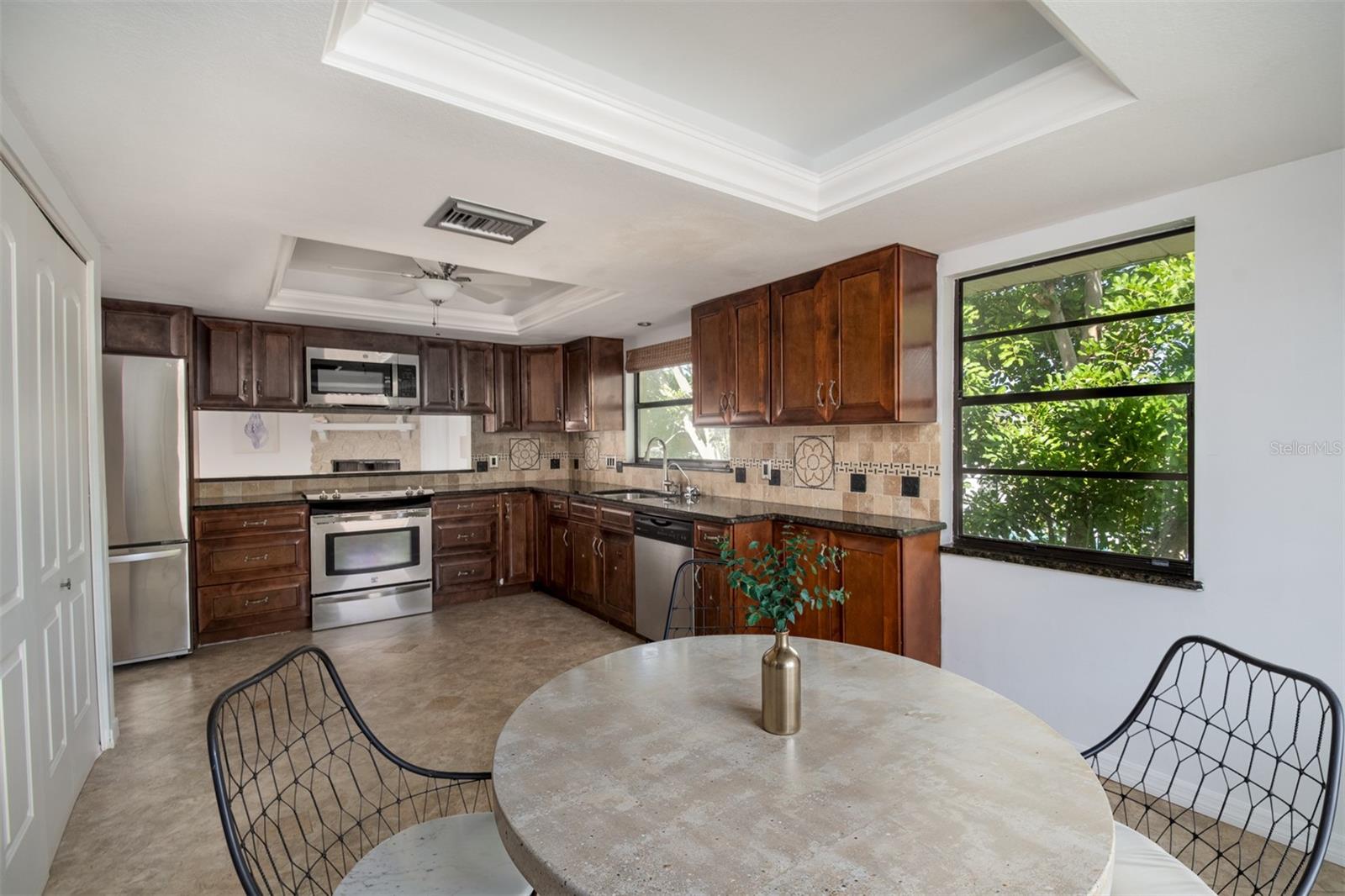Image 11 of 33 For 2504 Hibiscus Drive W