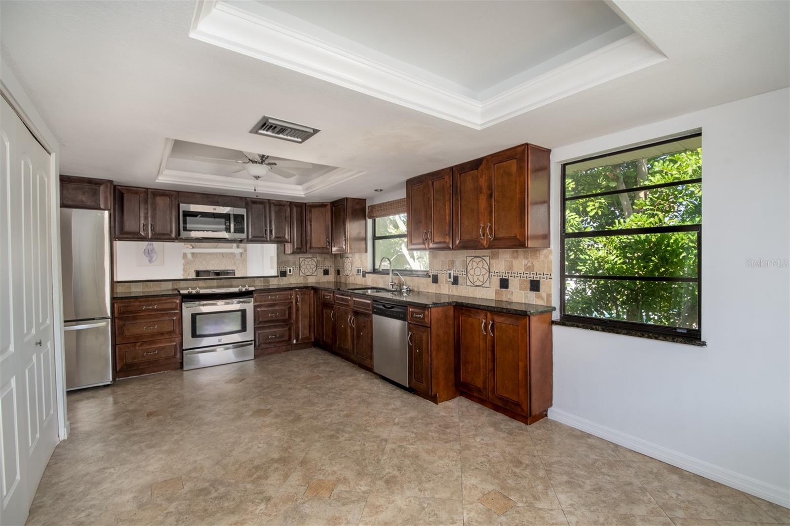 Image 12 of 33 For 2504 Hibiscus Drive W