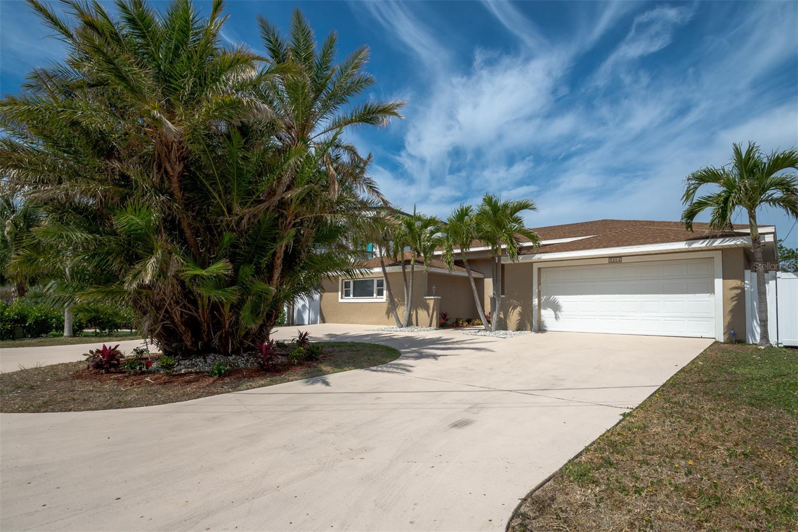 Image 2 of 33 For 2504 Hibiscus Drive W