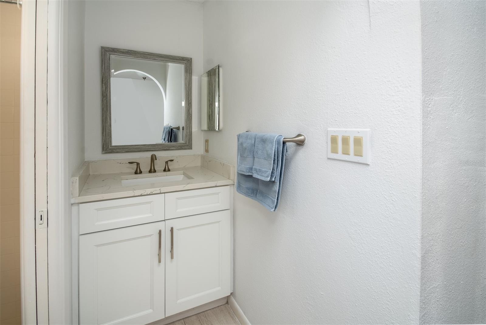 Image 23 of 33 For 2504 Hibiscus Drive W