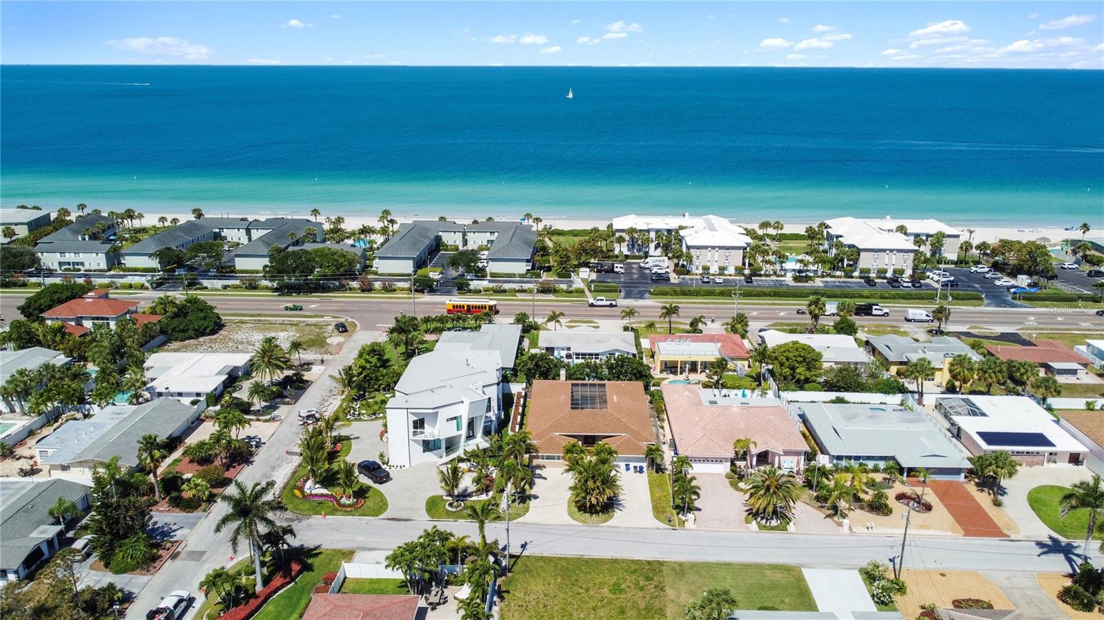 Image 4 of 33 For 2504 Hibiscus Drive W