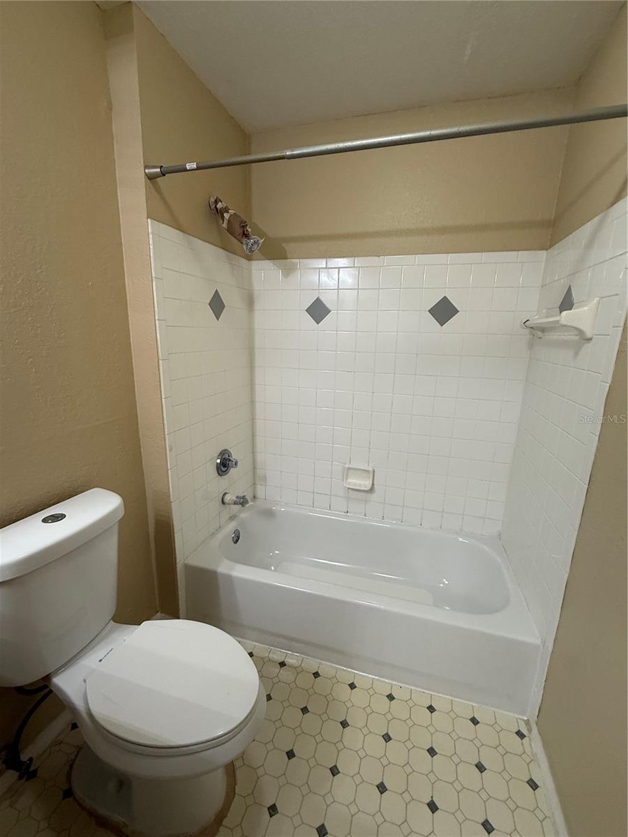 Image 13 of 23 For 827 Camargo Way 205