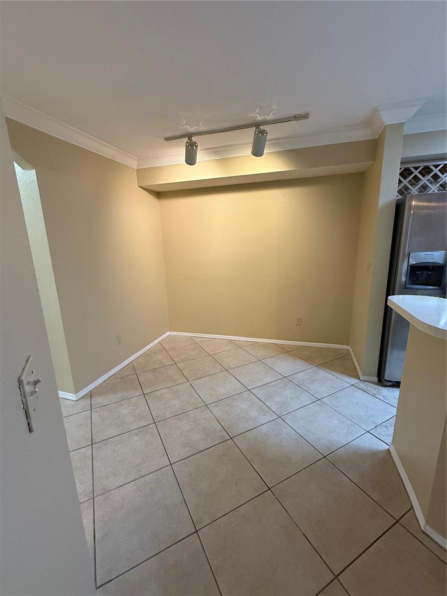 Image 5 of 23 For 827 Camargo Way 205