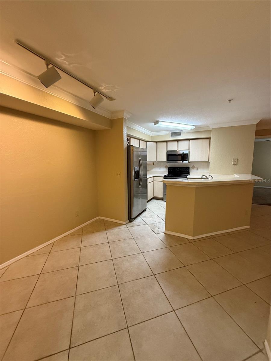 Image 6 of 23 For 827 Camargo Way 205