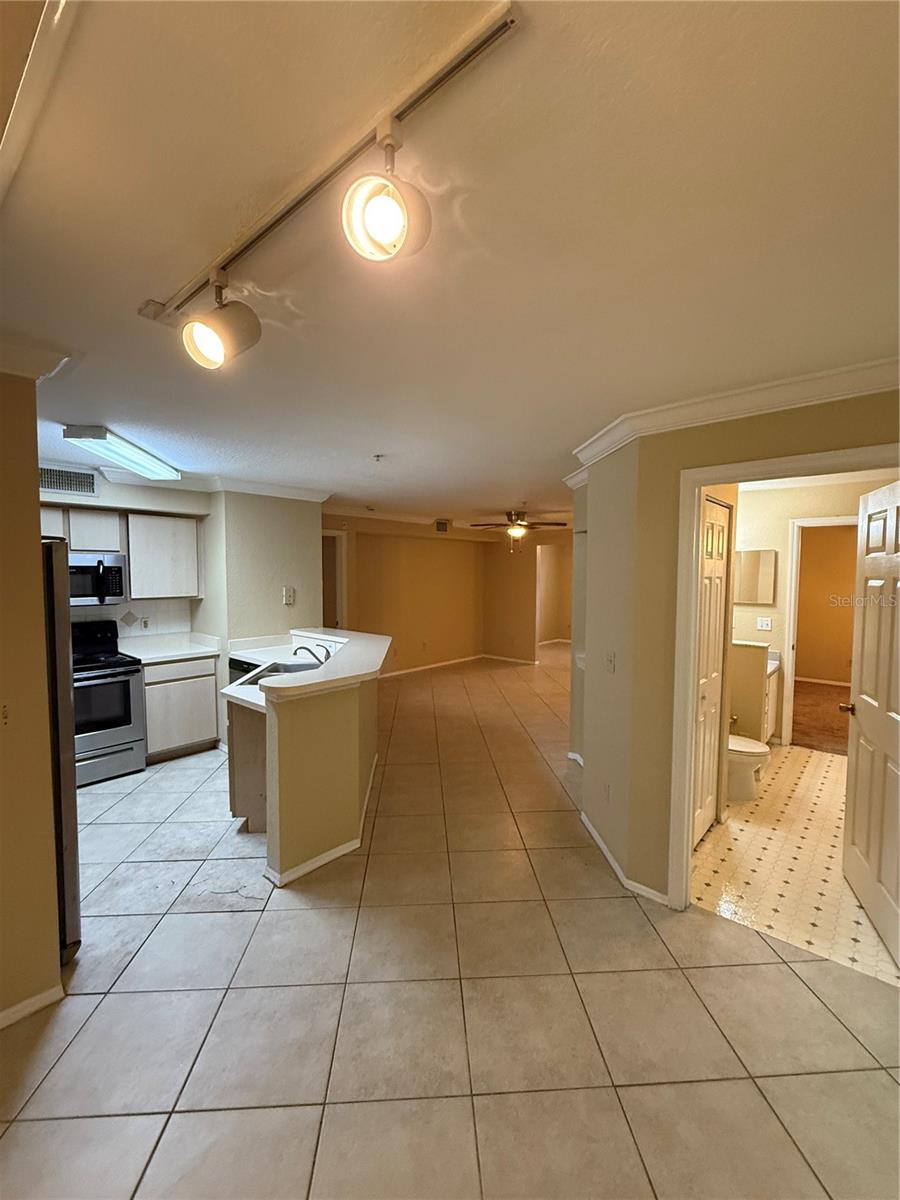 Image 7 of 23 For 827 Camargo Way 205