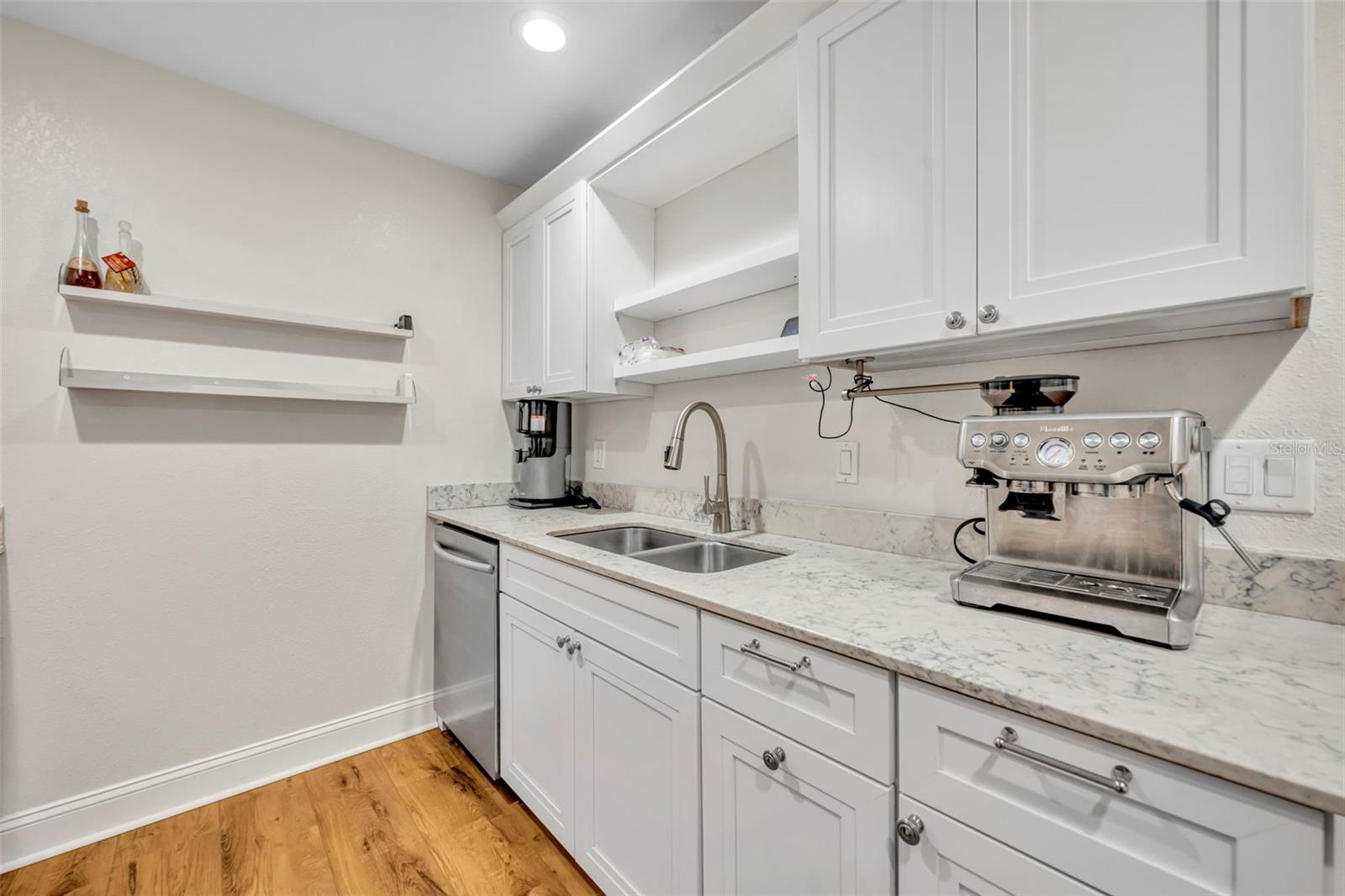 Image 11 of 20 For 1920 Woodcrest Drive 15