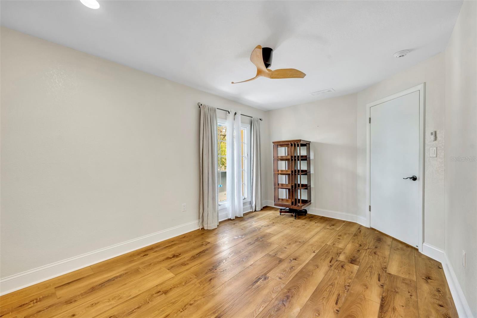 Image 15 of 20 For 1920 Woodcrest Drive 15