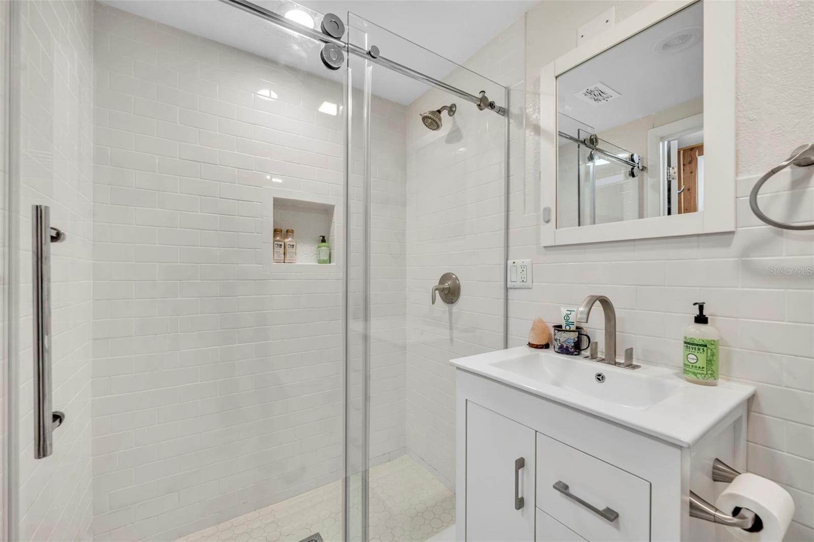 Image 16 of 20 For 1920 Woodcrest Drive 15