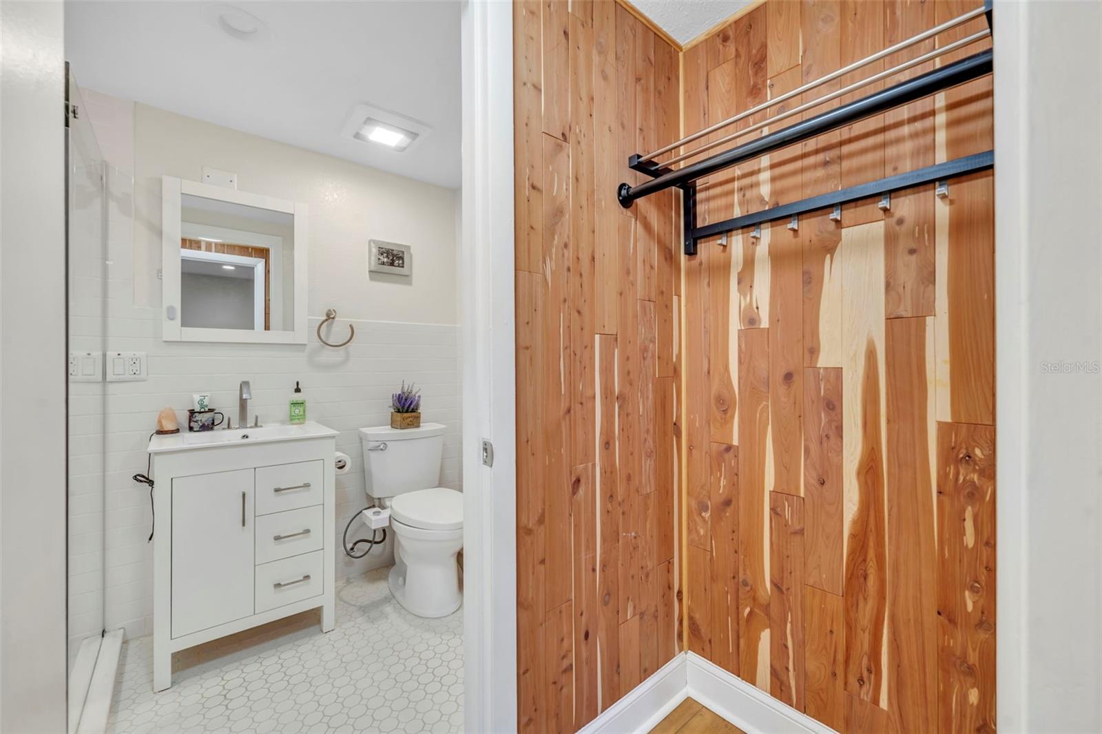 Image 17 of 20 For 1920 Woodcrest Drive 15