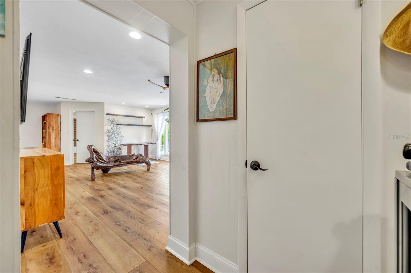 Image 18 of 20 For 1920 Woodcrest Drive 15