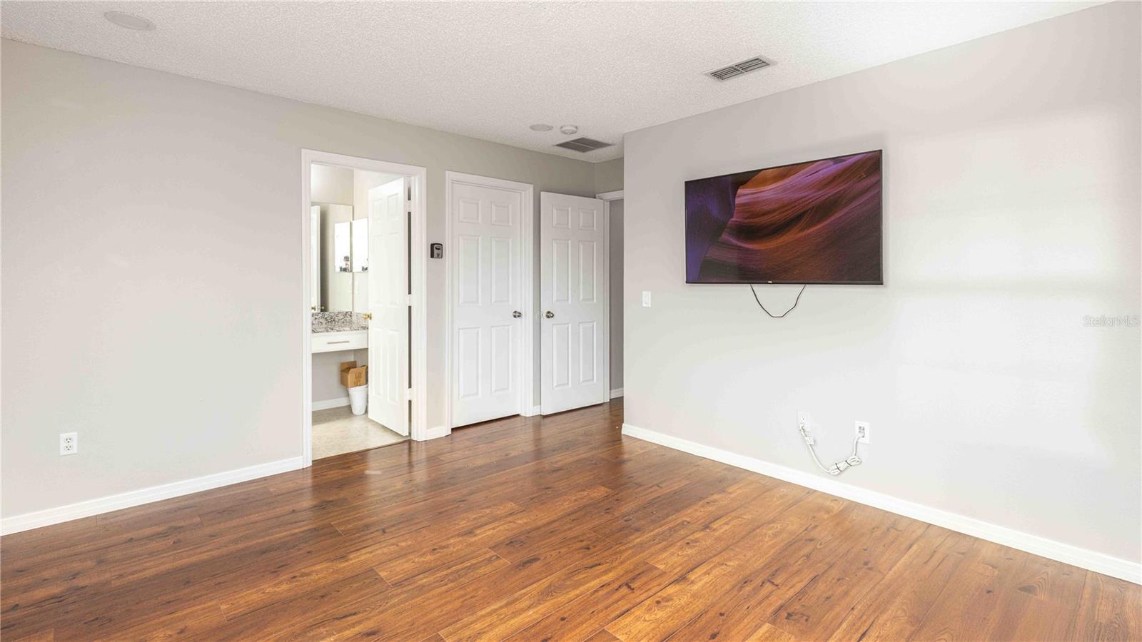 Image 21 of 47 For 158 Barefoot Beach Way
