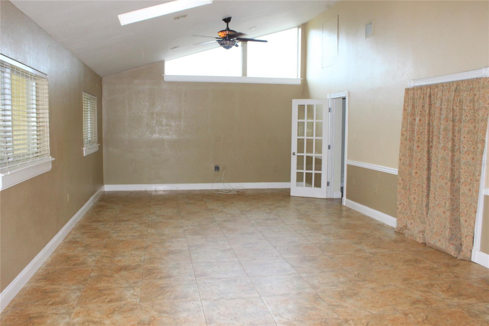 Image 5 of 36 For 1015 Woodall Drive