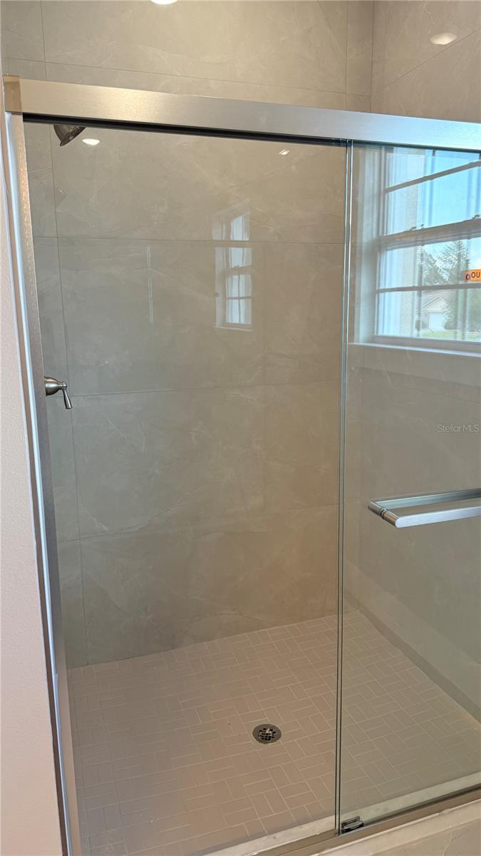 Image 10 of 20 For 8936 Circular Way