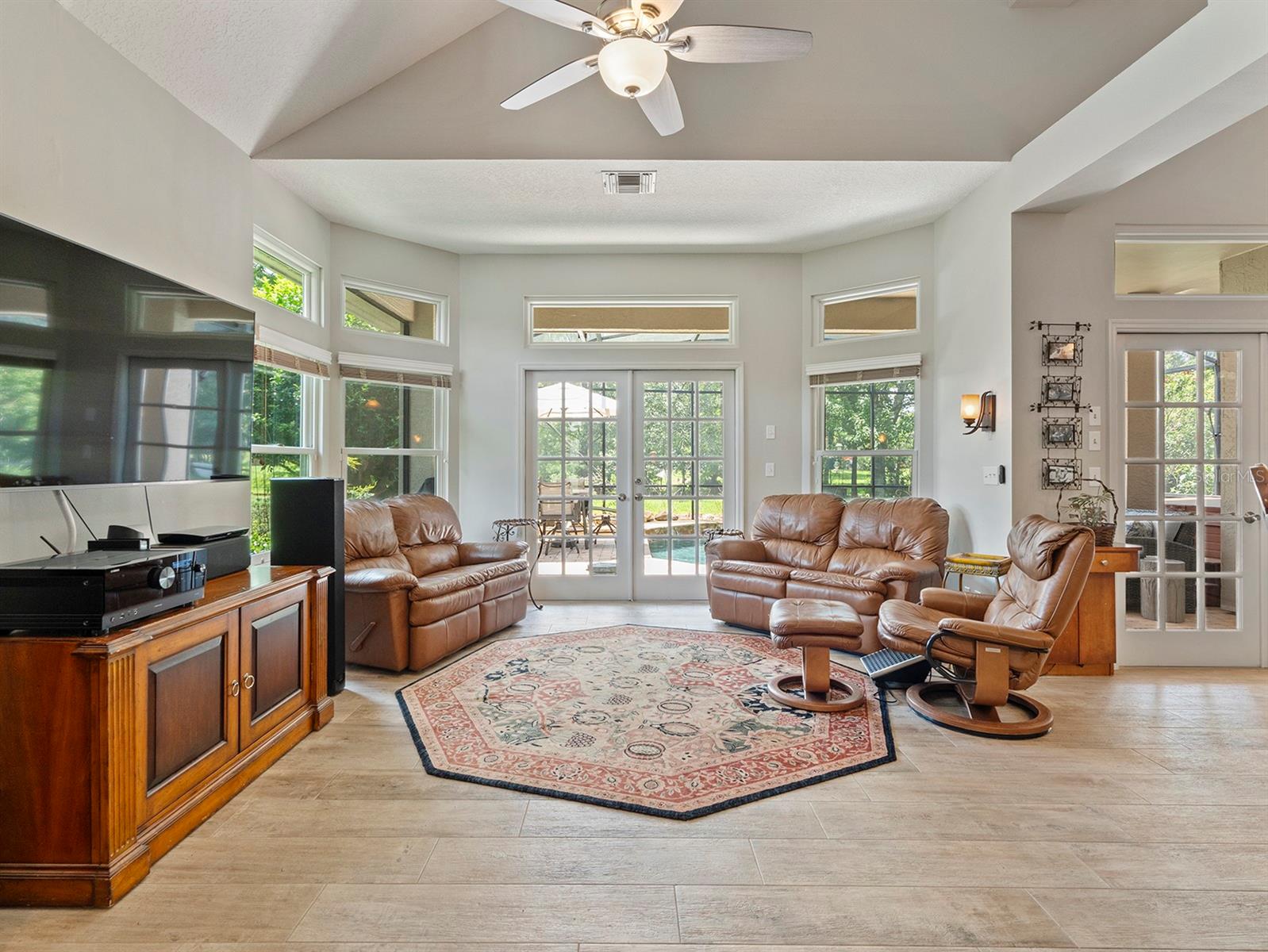 Image 12 of 52 For 14450 Stamford Circle