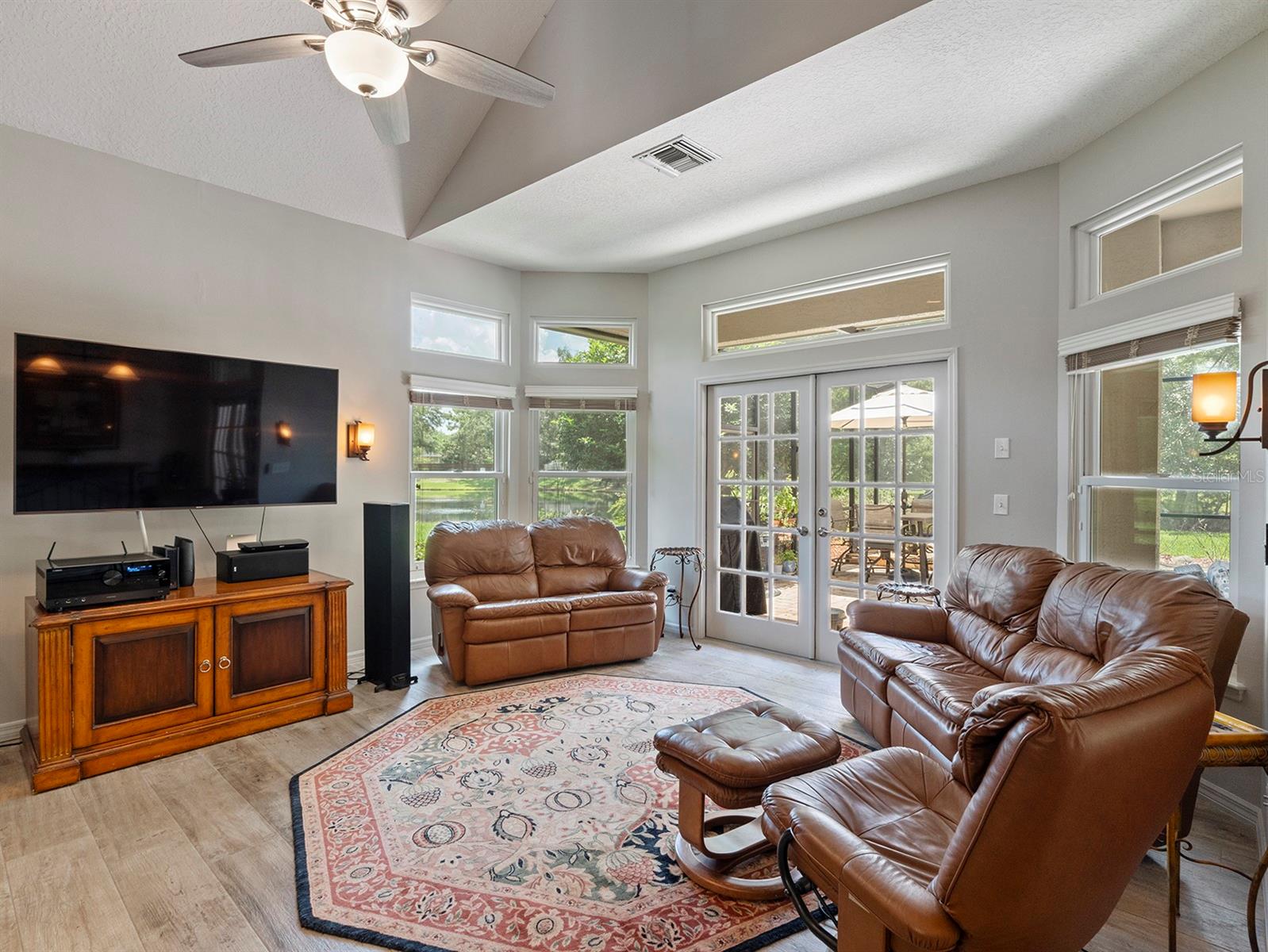 Image 14 of 52 For 14450 Stamford Circle