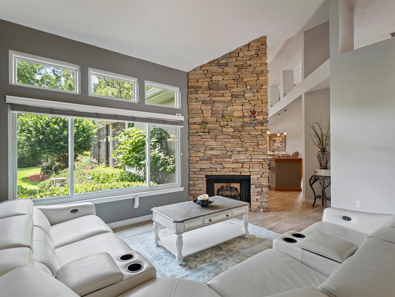 Image 16 of 52 For 14450 Stamford Circle