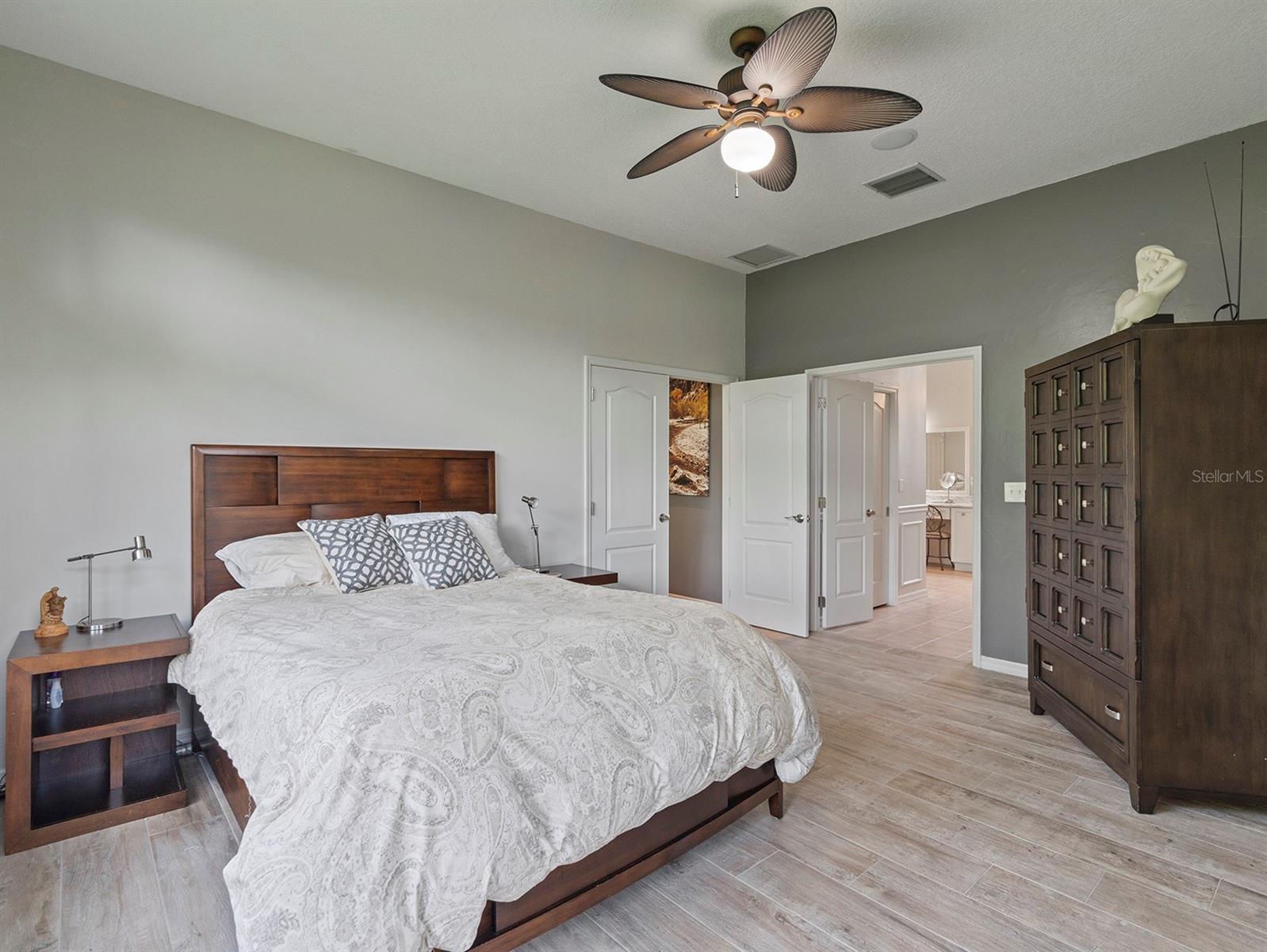 Image 18 of 52 For 14450 Stamford Circle