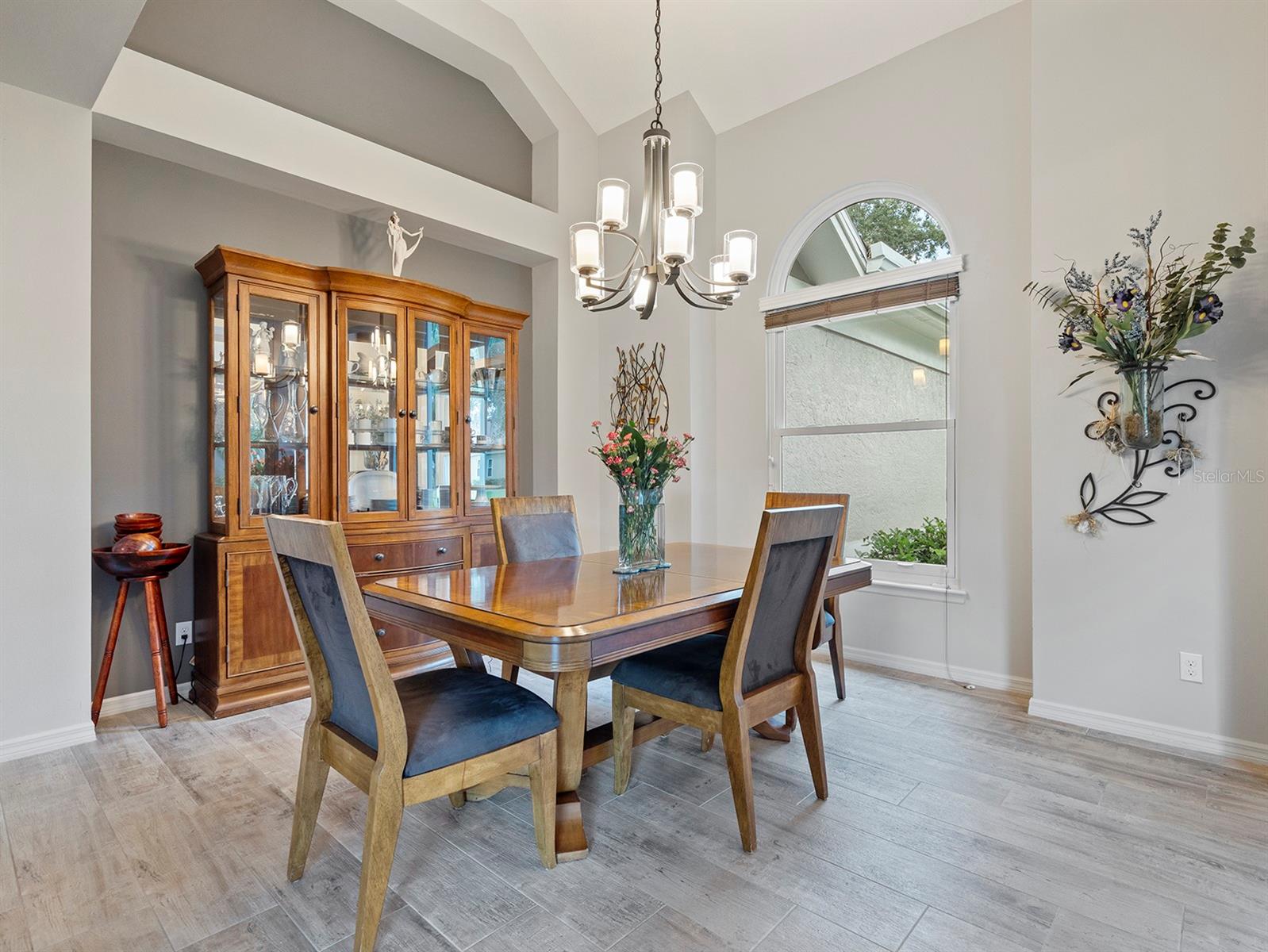 Image 4 of 52 For 14450 Stamford Circle