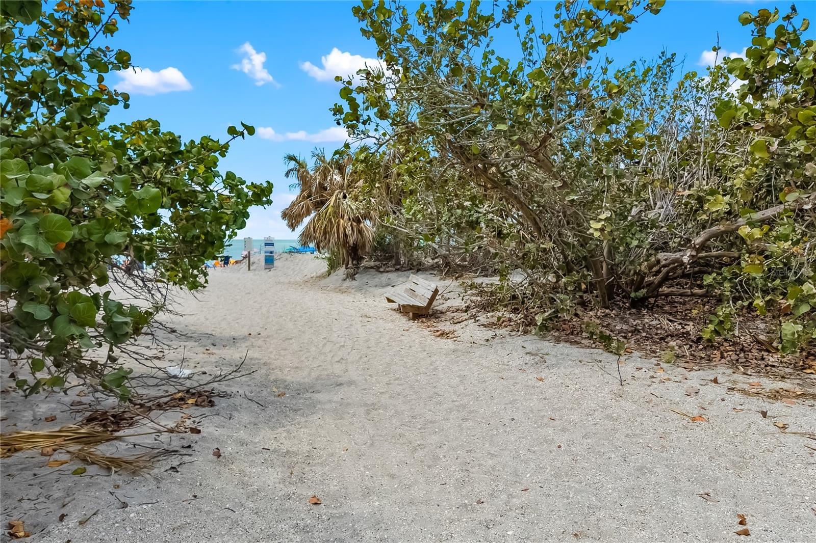 Image 11 of 20 For 15531 Applewhite Circle