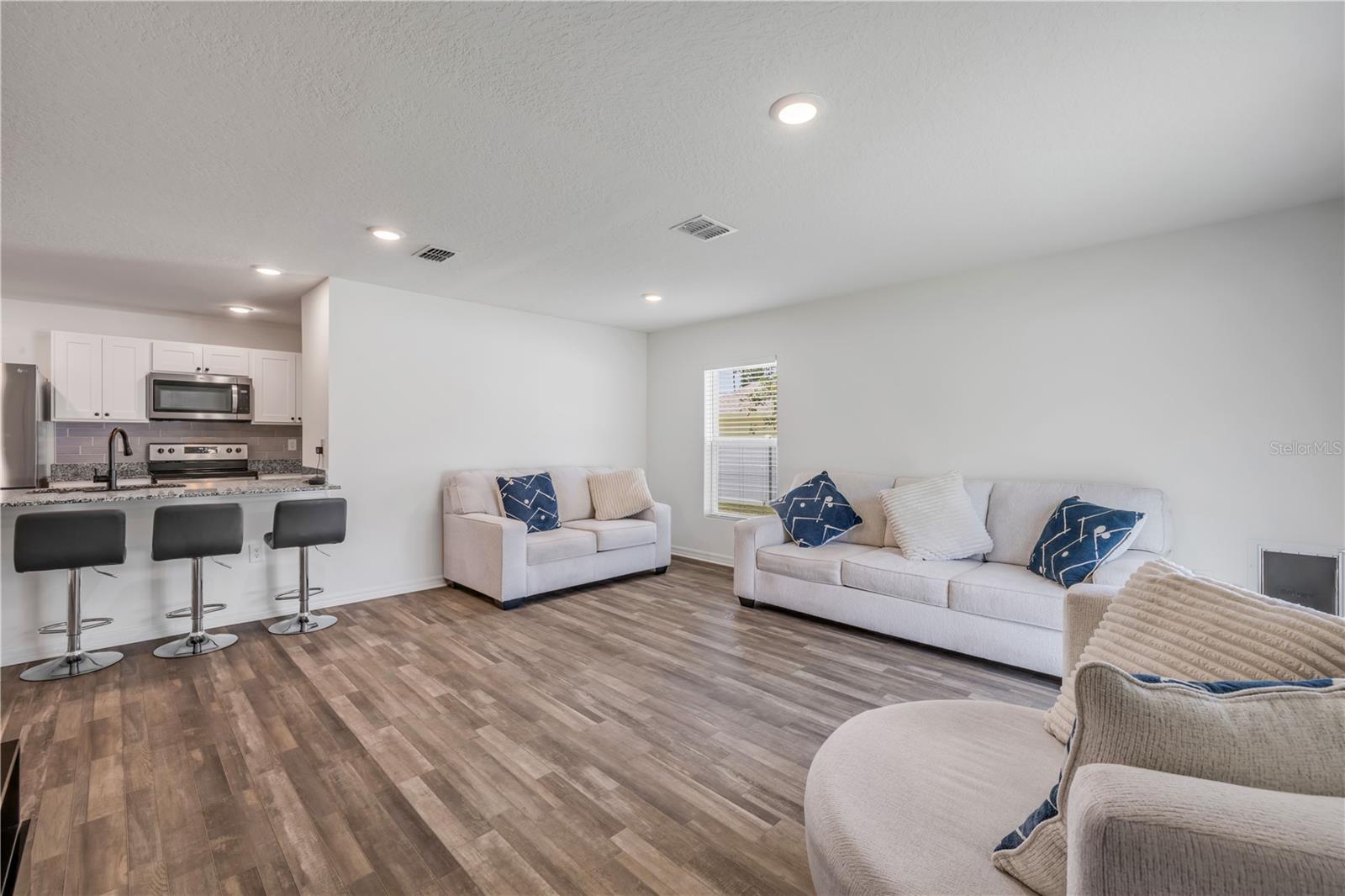Image 6 of 22 For 40 Briarvue Lane