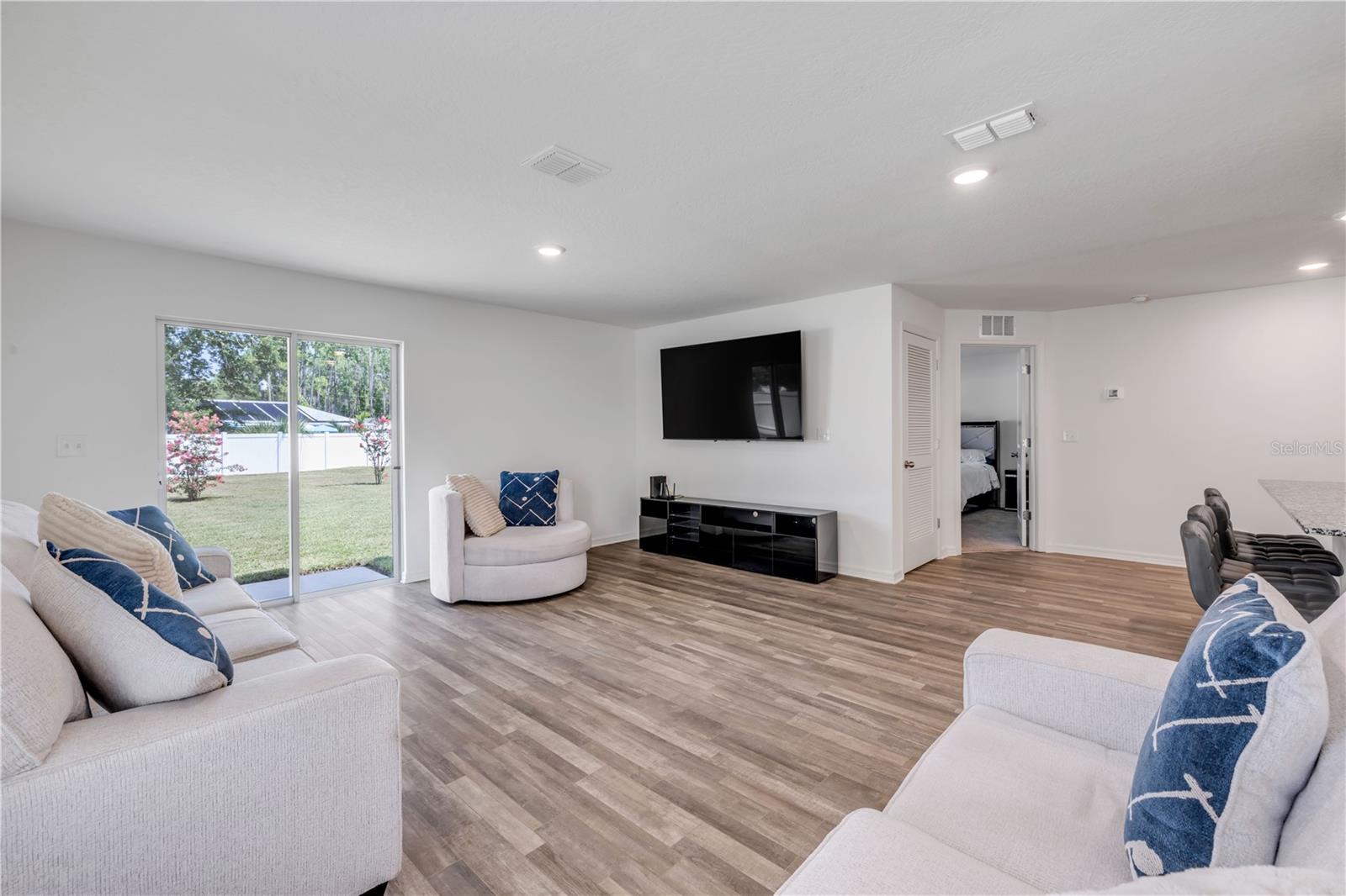 Image 7 of 22 For 40 Briarvue Lane