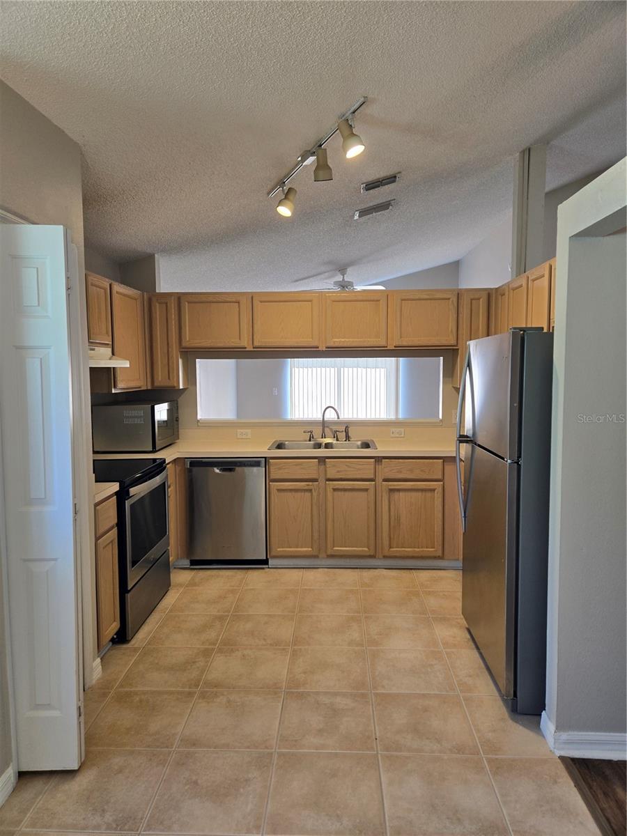 Image 5 of 13 For 14515 Greydale Circle