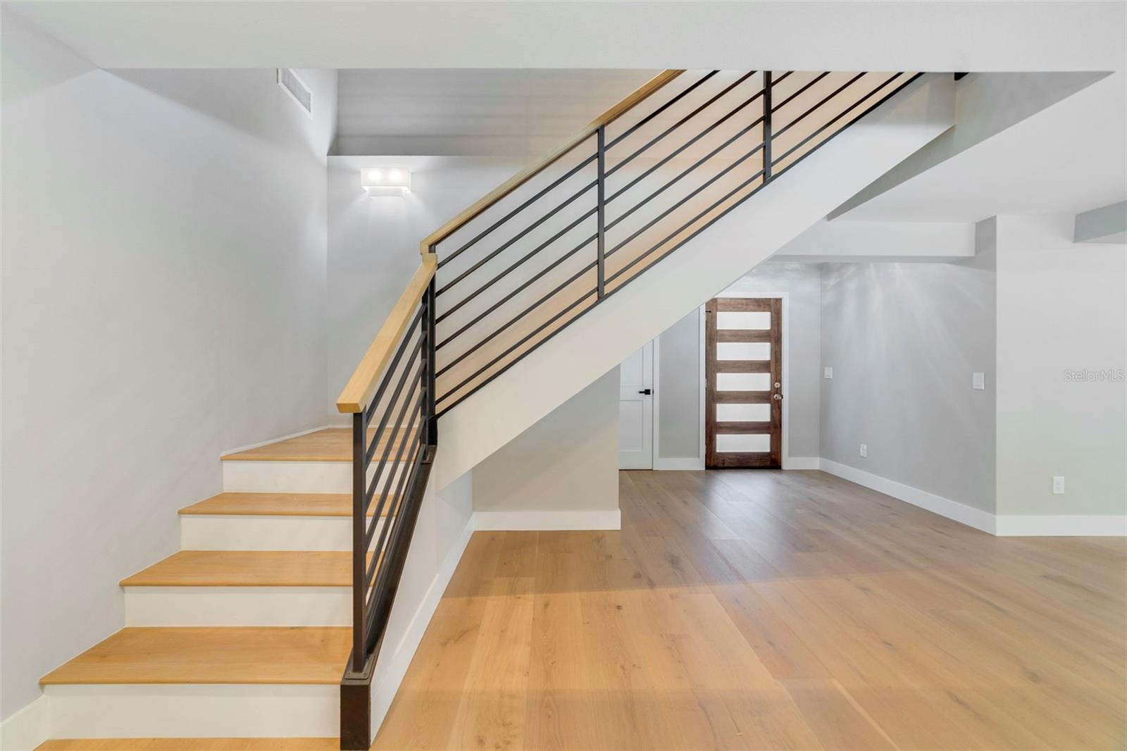 Image 12 of 47 For 941 Versailles Circle