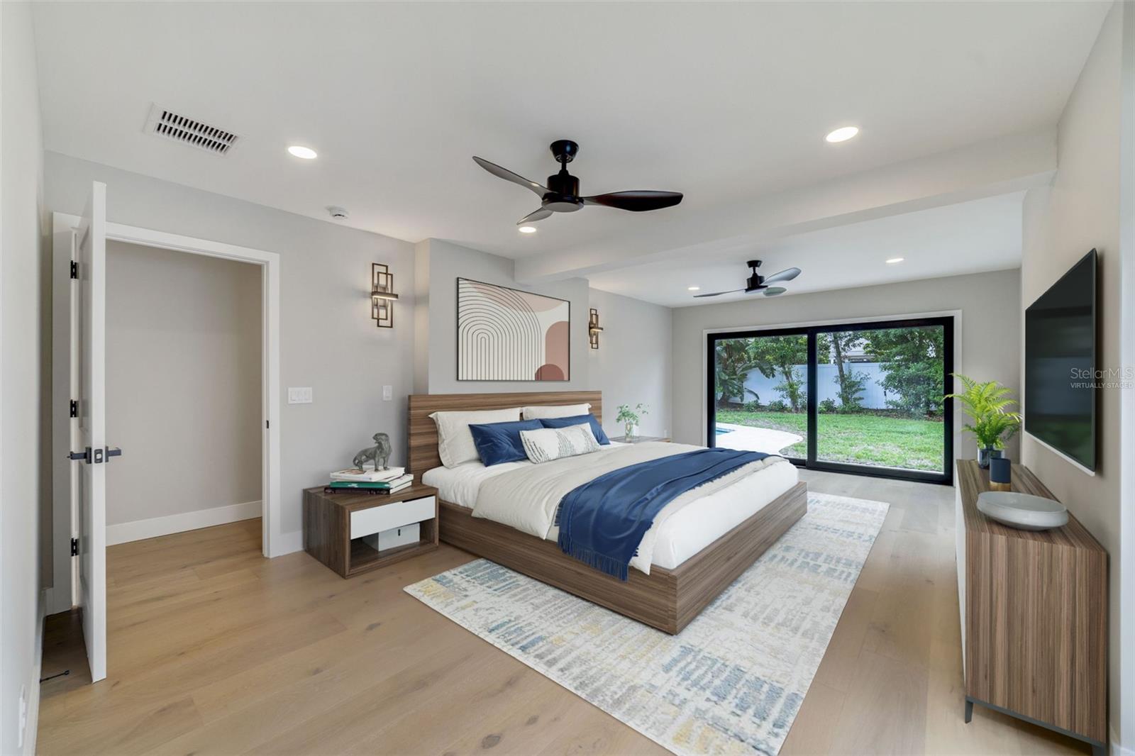 Image 13 of 47 For 941 Versailles Circle