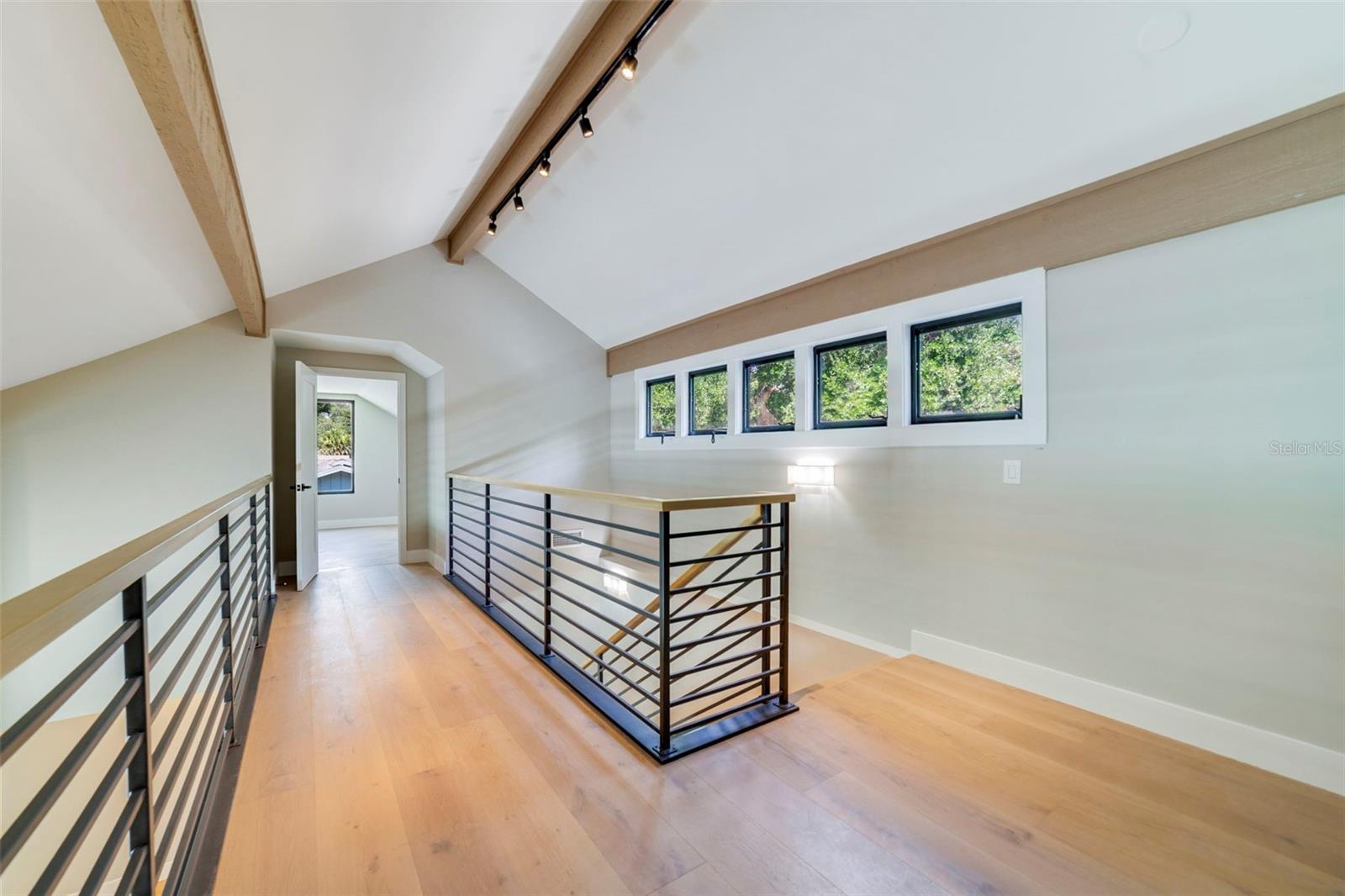 Image 21 of 47 For 941 Versailles Circle