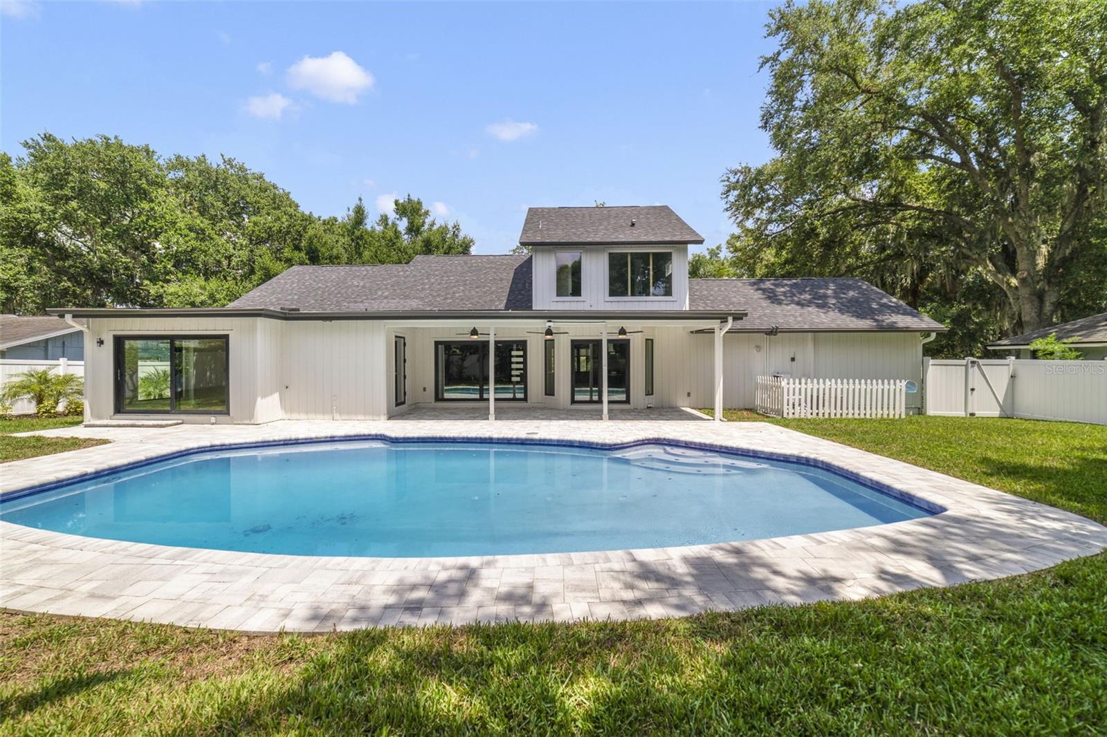 Image 28 of 47 For 941 Versailles Circle