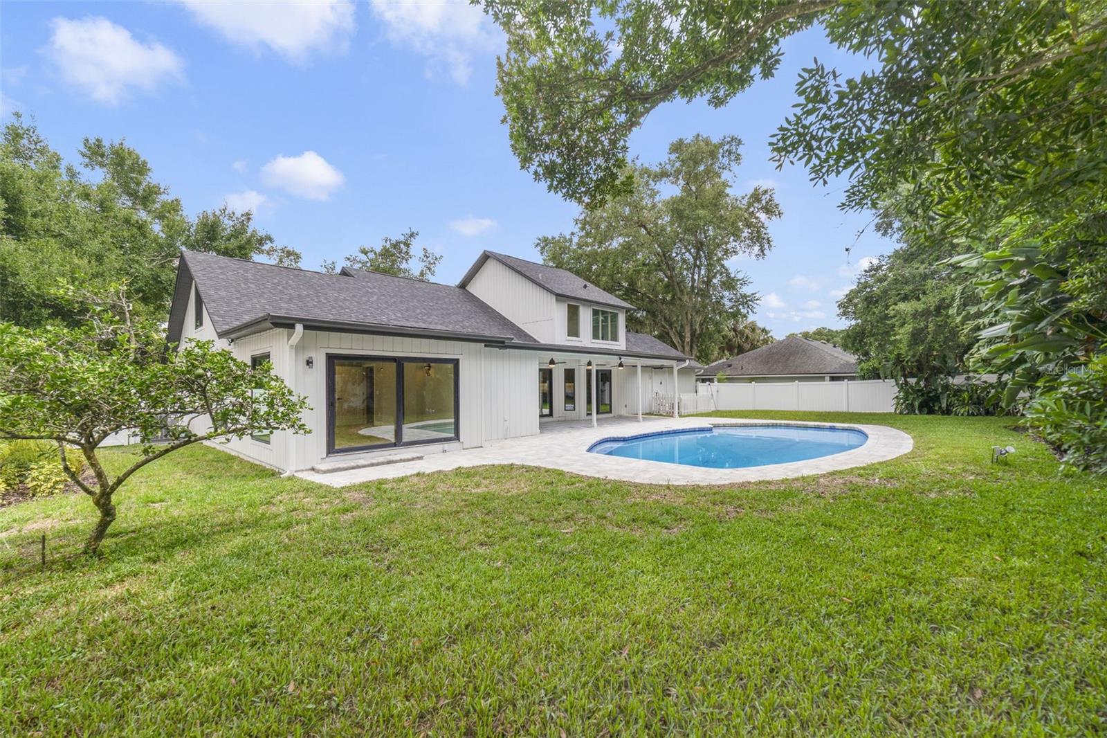 Image 30 of 47 For 941 Versailles Circle