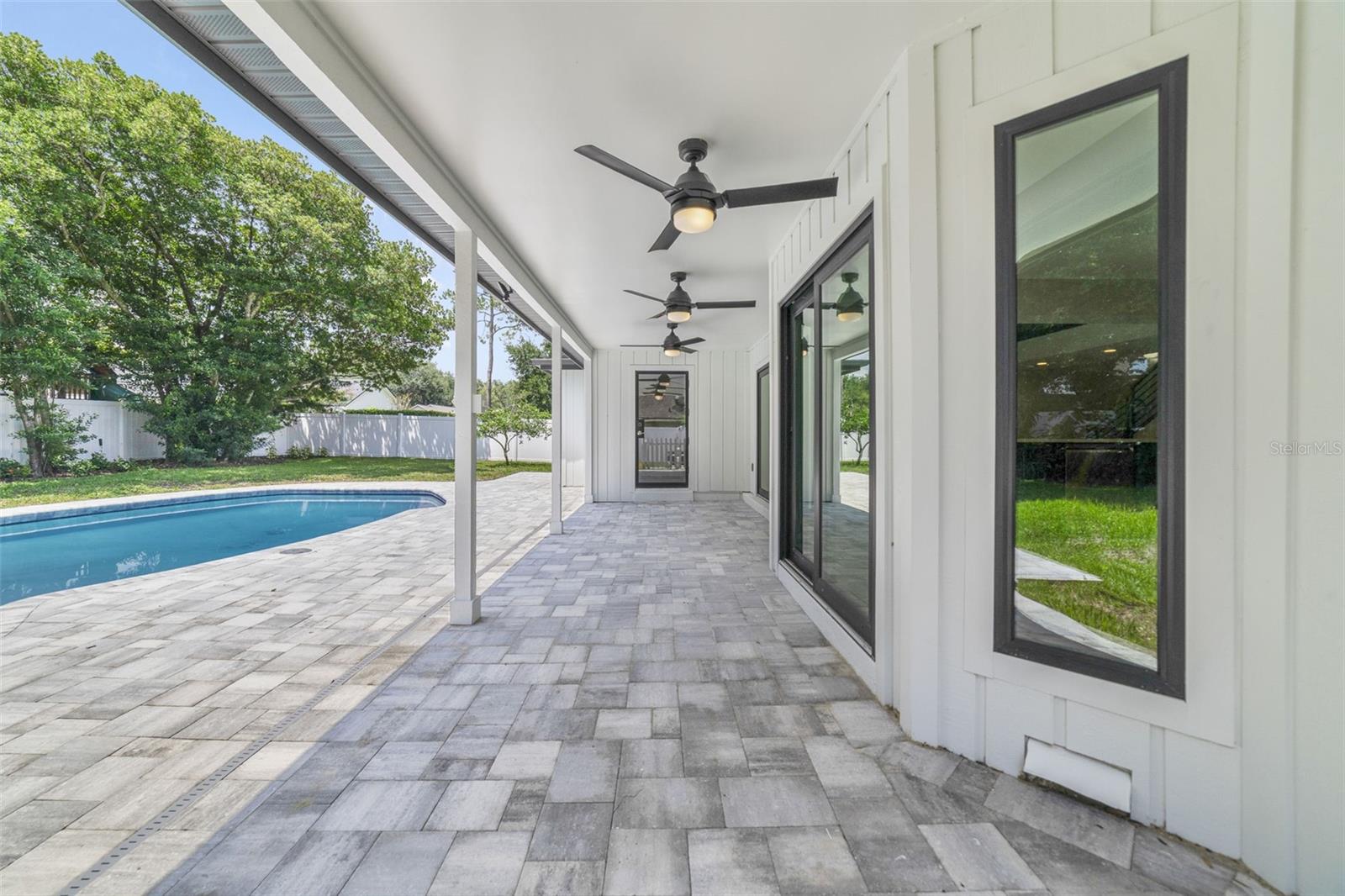 Image 34 of 47 For 941 Versailles Circle