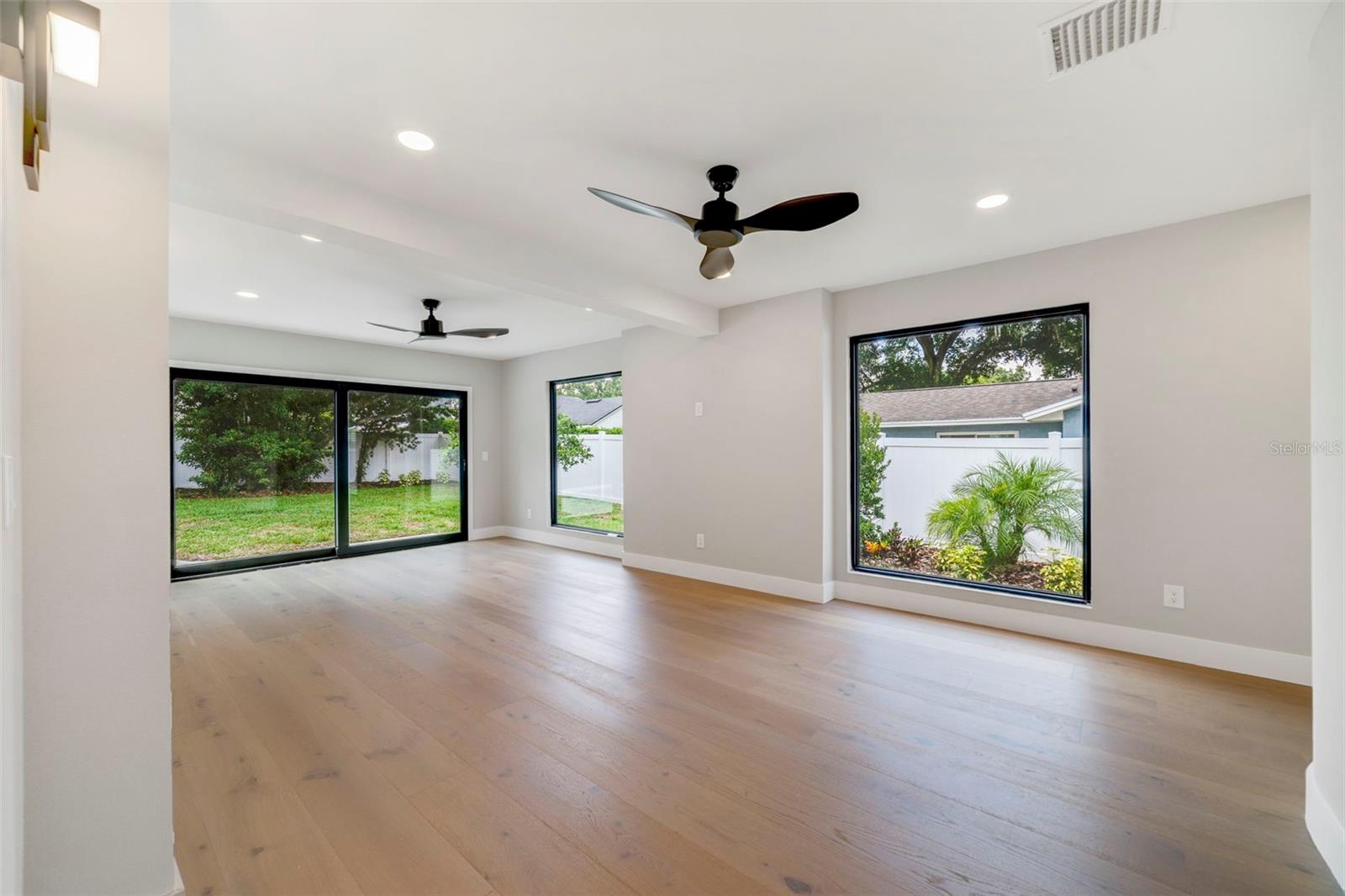 Image 41 of 47 For 941 Versailles Circle