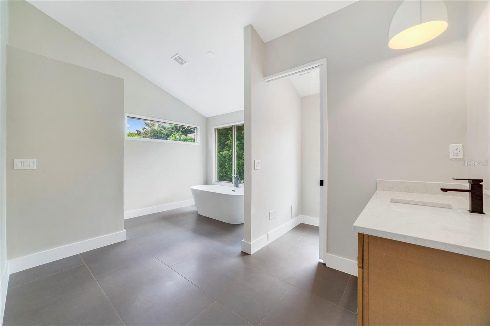 Image 45 of 47 For 941 Versailles Circle