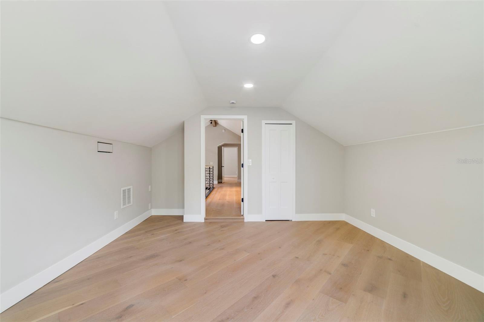 Image 47 of 47 For 941 Versailles Circle