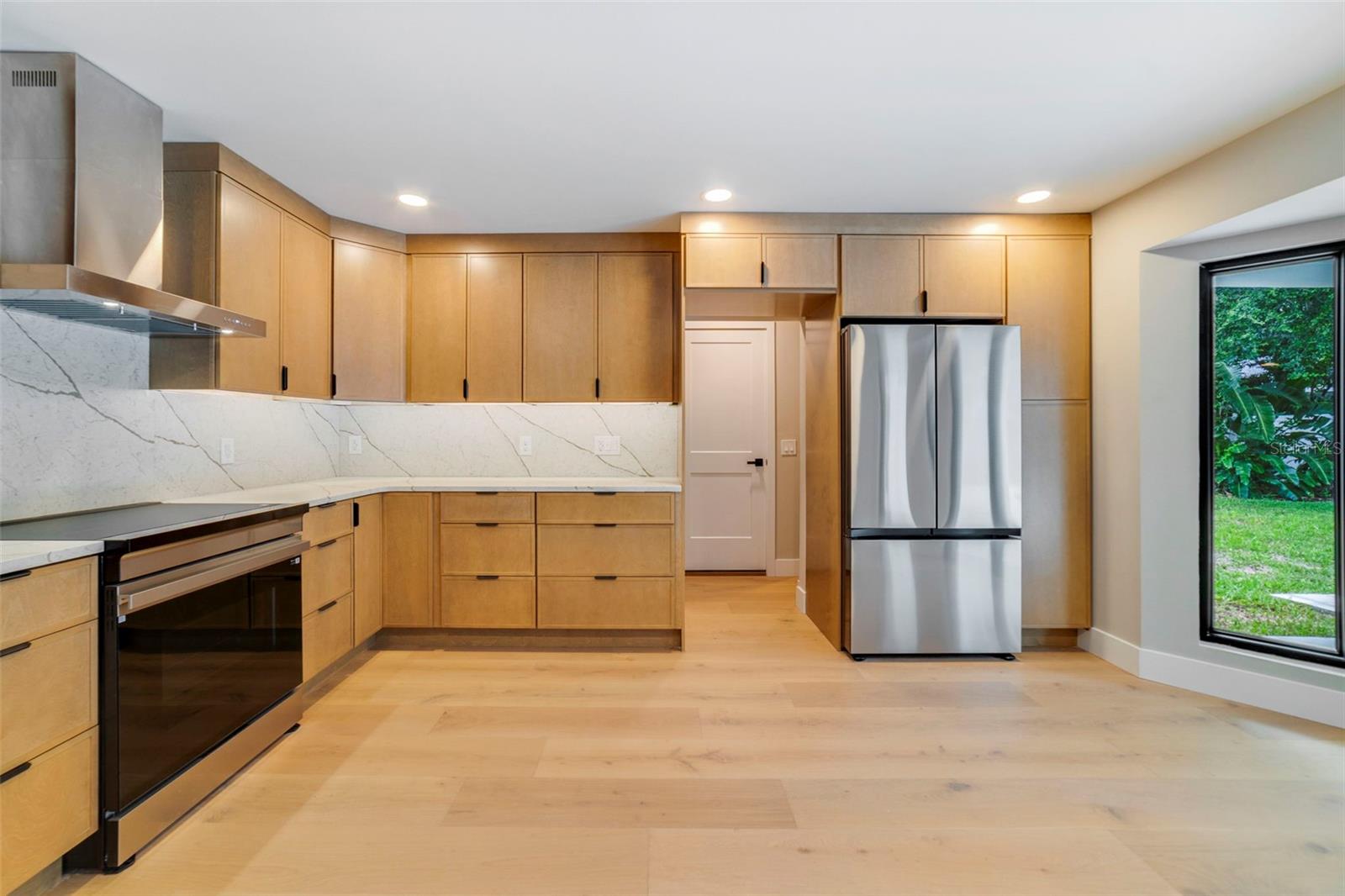 Image 5 of 47 For 941 Versailles Circle