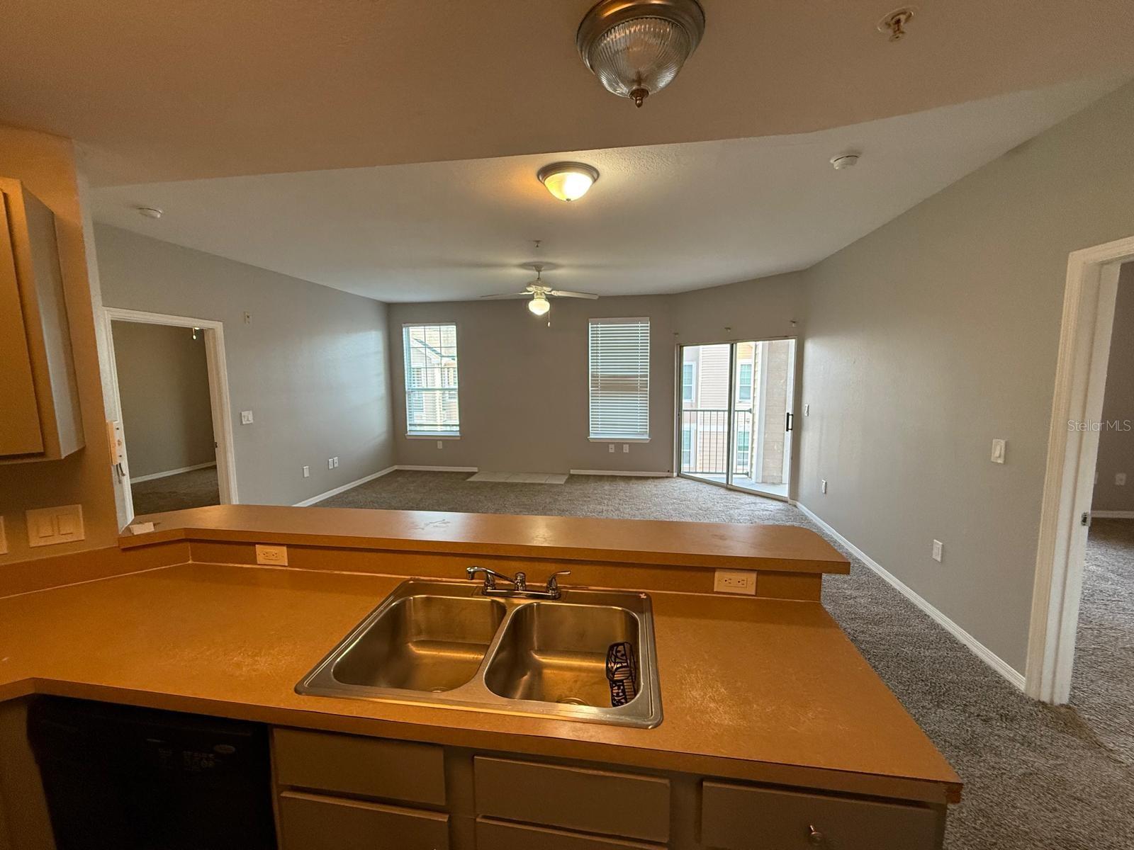 Image 15 of 36 For 2015 Erving Circle 307