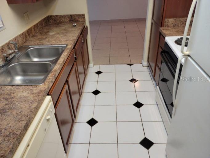 Image 4 of 19 For 4322 Lakeway Drive 13 F