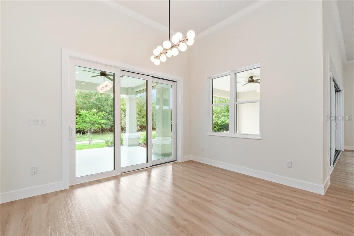 Image 33 of 90 For 17 Old Oak Drive N