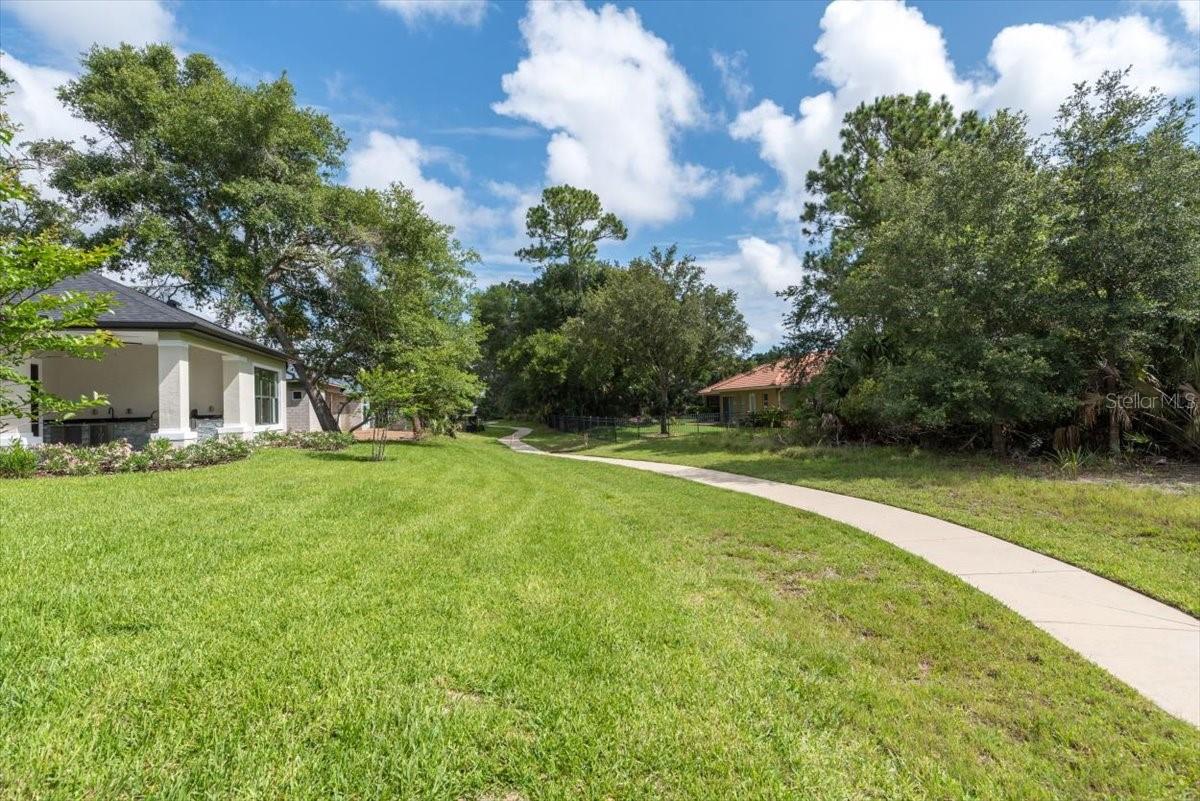 Image 72 of 90 For 17 Old Oak Drive N