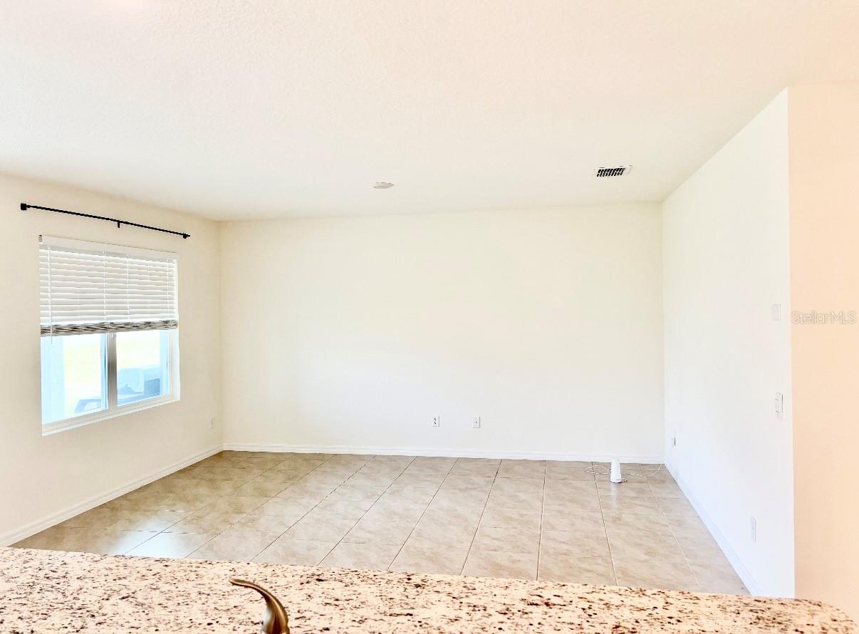 Image 6 of 20 For 5216 Greenheart Avenue
