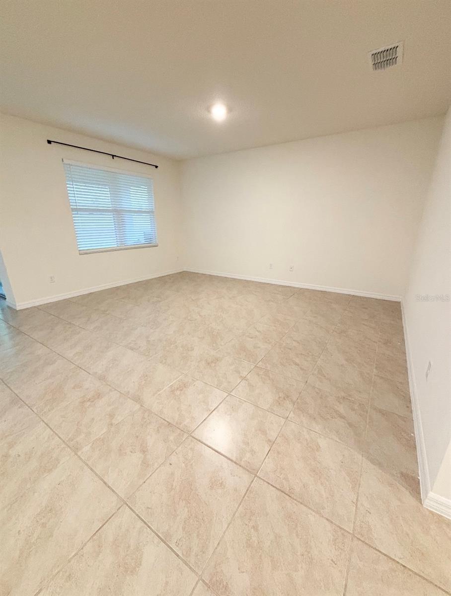 Image 7 of 20 For 5216 Greenheart Avenue