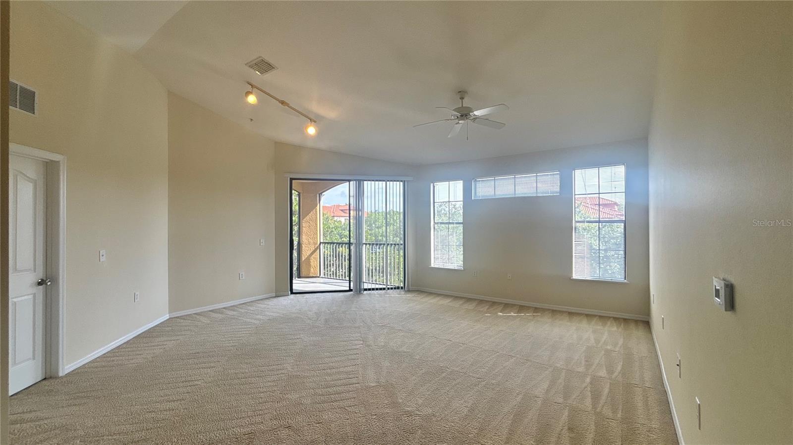 Image 3 of 22 For 6159 Metrowest Boulevard 307