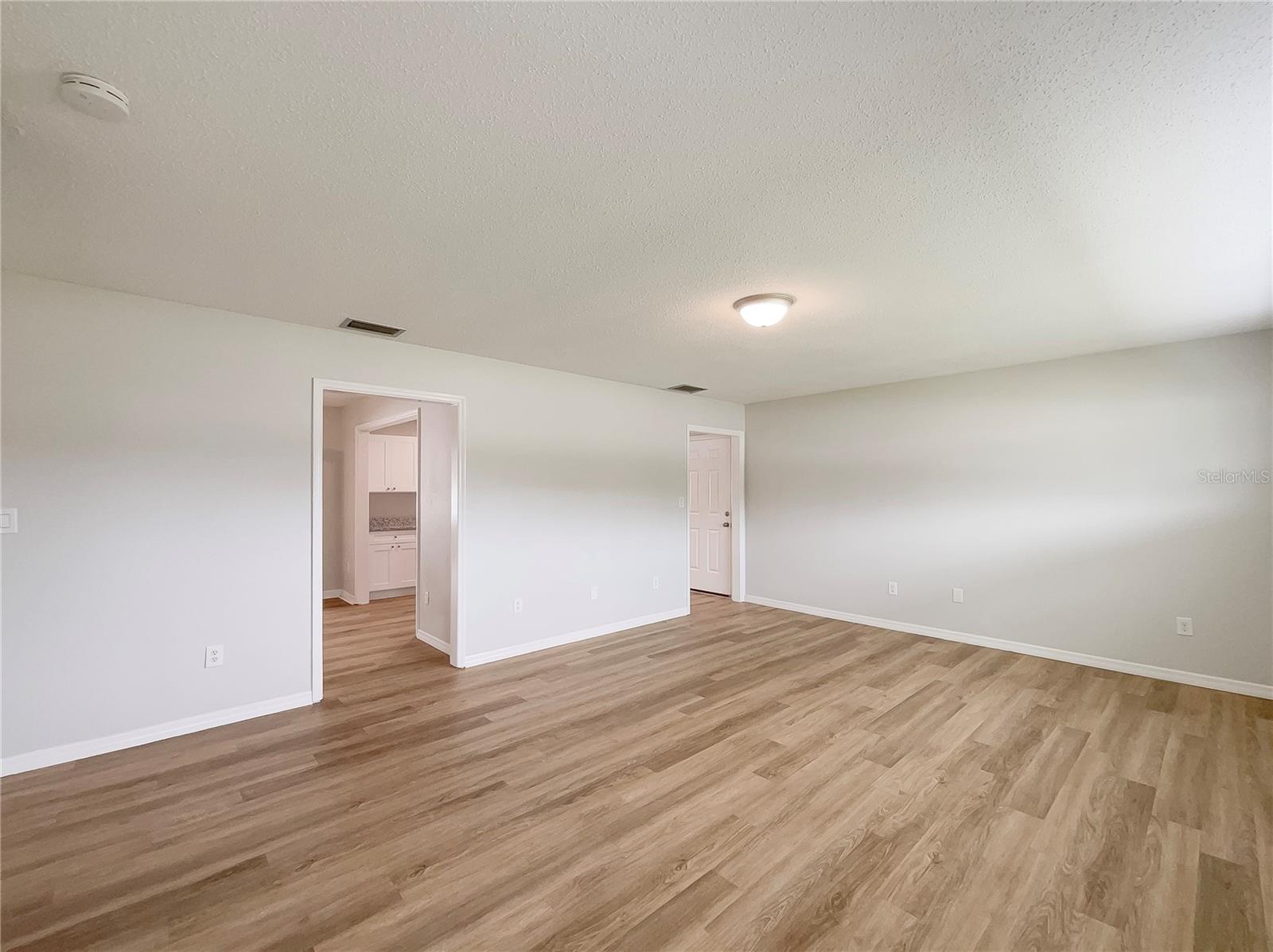 Image 9 of 27 For 11045 Lake Eustis Drive