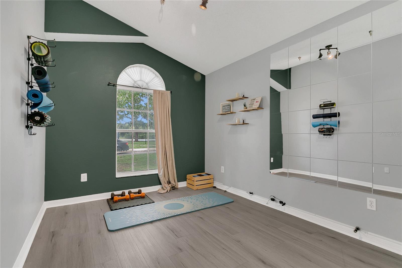 Image 15 of 27 For 18504 Washington Avenue