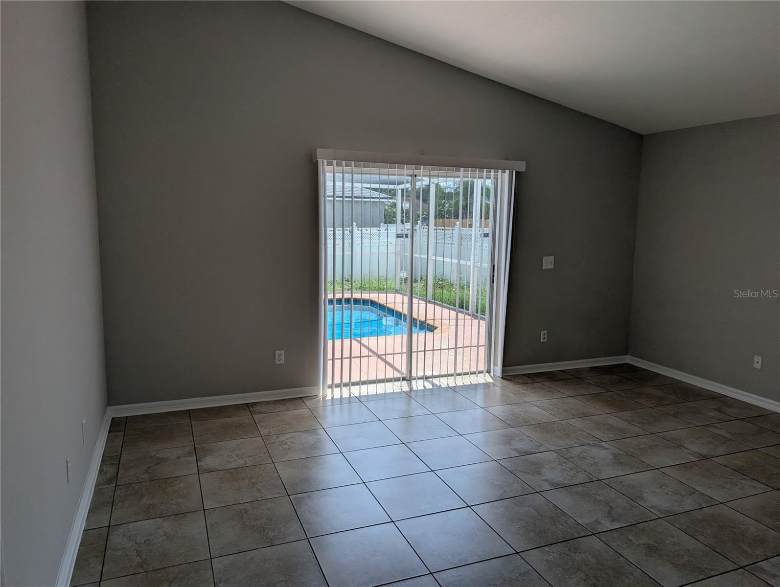 Image 11 of 17 For 913 Stallion Way